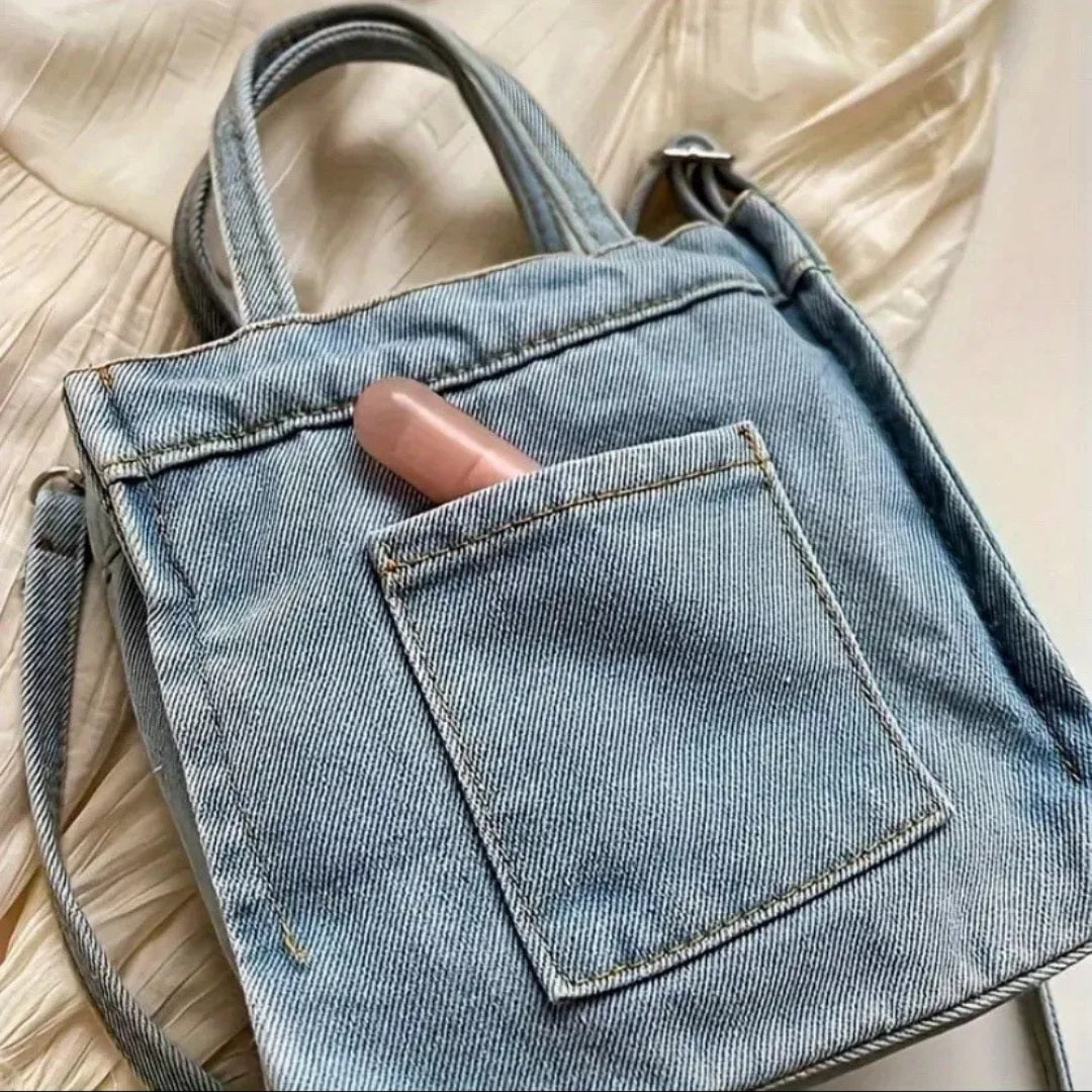 Mohakka offers a refined collection of anti-tarnish, hypoallergenic jewellery and modern bags. Shop earrings, pendants, rings, bracelets, anklets, and more—crafted for comfort, elegance, and everyday confidence.