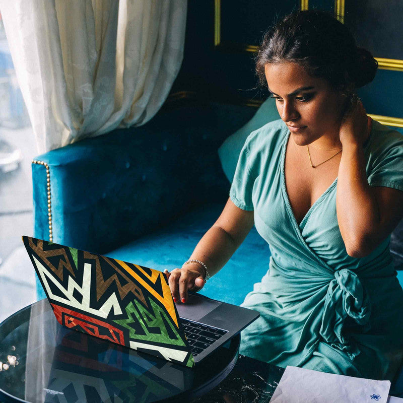 Printed laptop skins, custom laptop skins, textured laptop skins. Laptop skins India. laptop wraps in India. Laptop skins at low rates on India. 3m laptop vinyl skin. 3M laptop skins. Laptop skins for girls and laptop skins for gamers.