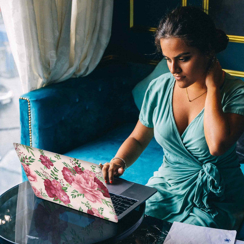 Printed laptop skins, custom laptop skins, textured laptop skins. Laptop skins India. laptop wraps in India. Laptop skins at low rates on India. 3m laptop vinyl skin. 3M laptop skins. Laptop skins for girls and laptop skins for gamers.
