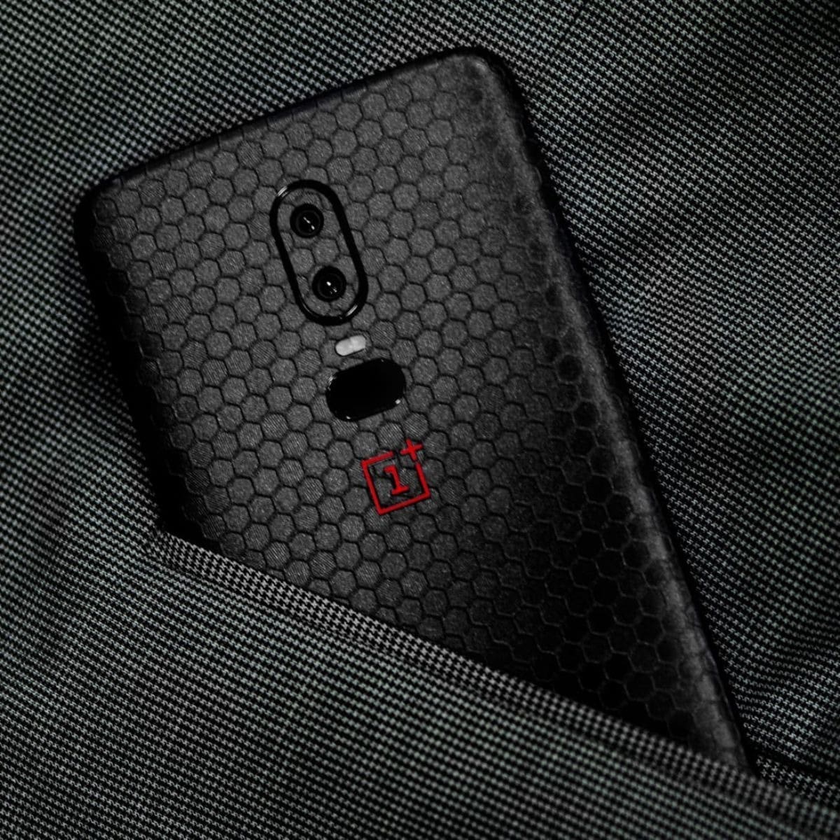 Black Honeycomb - Available for all phone models Secondary image