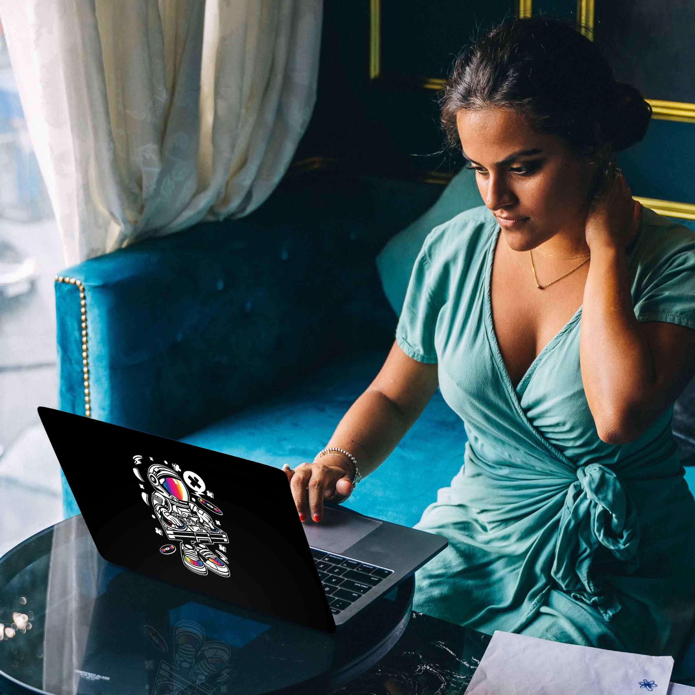 Laptop Sleeves, Mobile Skins & Tech accessories , Cool gadgets India